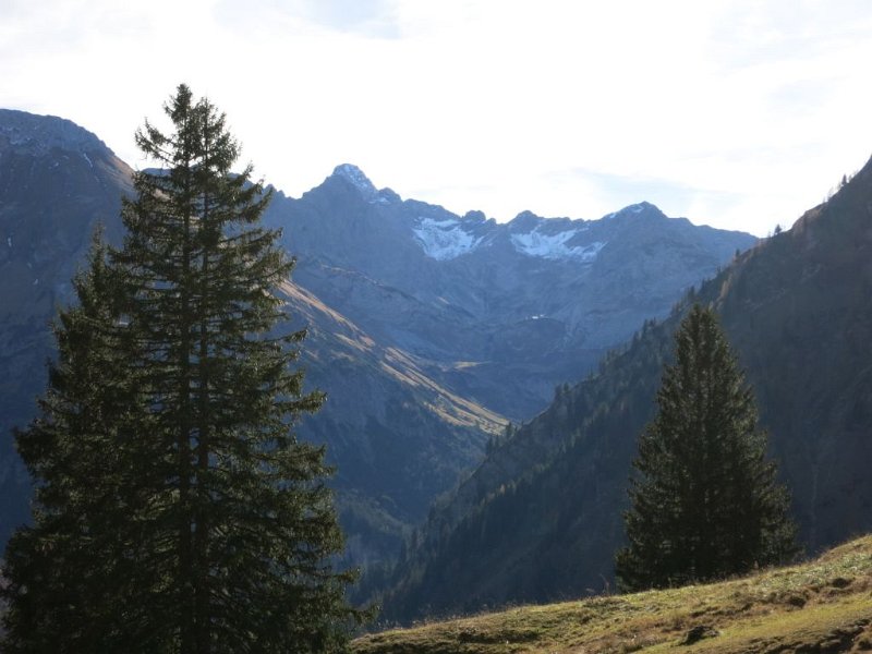 151108_Altschnee.jpg - 08.11.2015 - Engeratsgundsee - Berge Richtung Süden   Elisabeth, Helmuth