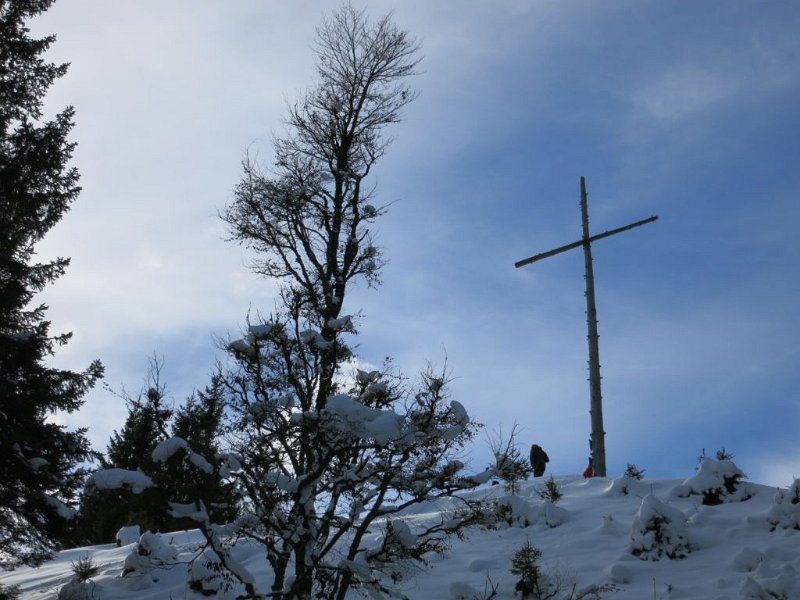 160124_Gipfelkreuz_Zoom.jpg - 24.01.2016 - Hochschergen (Schneeschuh) - Gipfelkreuz   Elisabeth, Helmuth