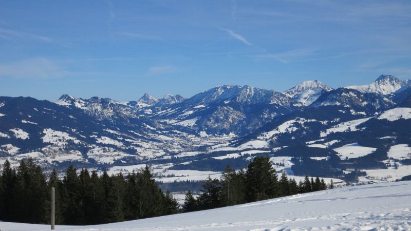 170128_Hoerner_W2.jpg - 28.01.2017 - Hörner - vom Rangiswanger Horn, Berge Richtung Westen  Elisabeth, Helmuth