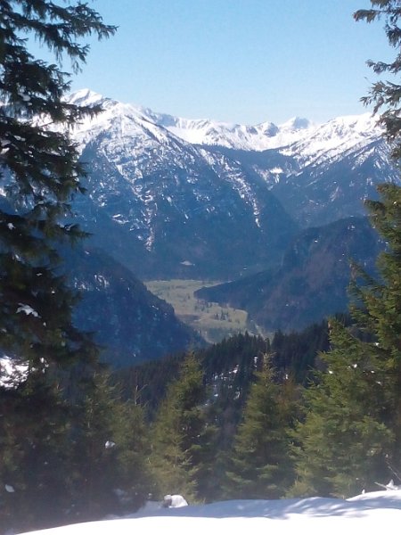 170430_GraswangerTal.jpg - 30.04.2017 - Aufacker -  Graswanger Tal vom Gipfel kleiner Aufacker  Elisabeth, Helmuth