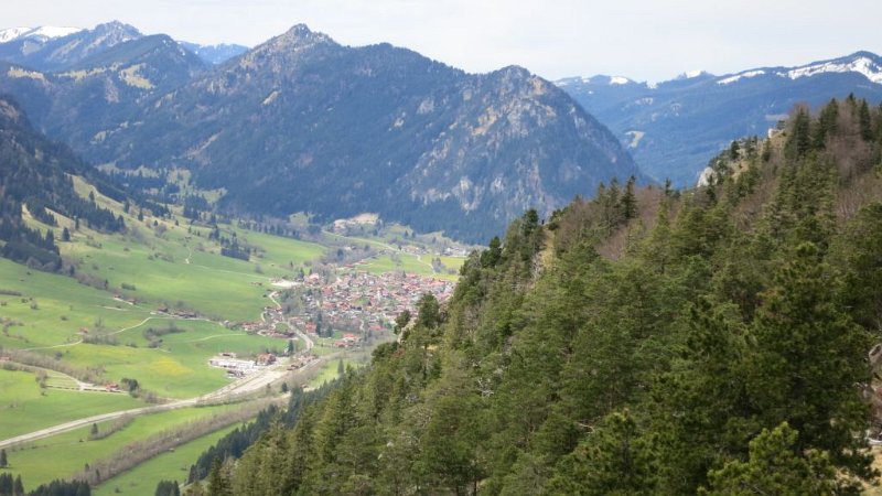 170506_Pfronten.jpg - 06.05.2017 - Salober-Alp mit Zirmgrat -  Pfronten vom Zirmgrat  Elisabeth, Helmuth