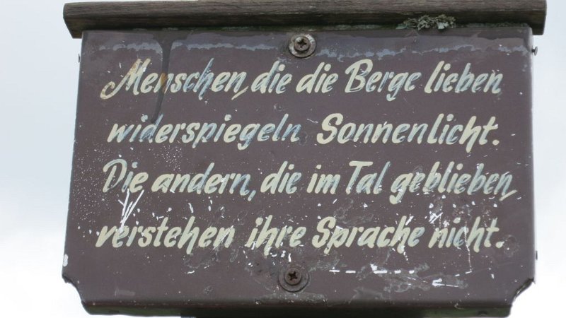 170610_Tafel.jpg - 10.06.2017 - Sonnenköpfe -  Tafel am Gipfel Schnippenkopf  Luise, Elisabeth, Helmuth