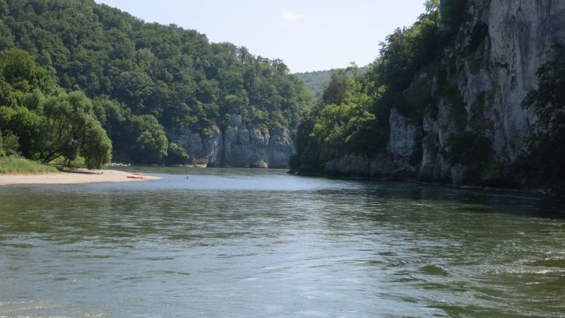 170624_Donaudurchbruch_1.jpg - 24.06.2017 - Ausflug mit Augsburger Tafel - Donaudurchbruch von Schiffsanlegestelle   Helmuth