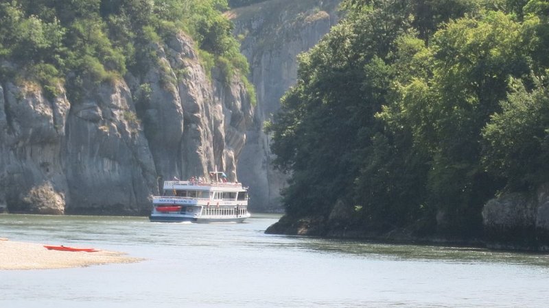 170624_Donaudurchbruch_3.jpg - 24.06.2017 - Ausflug mit Augsburger Tafel - Donaudurchbruch von Schiffsanlegestelle   Helmuth