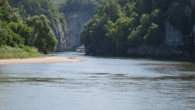 170624_Donaudurchbruch_4.jpg - 24.06.2017 - Ausflug mit Augsburger Tafel - Donaudurchbruch von Schiffsanlegestelle   Helmuth
