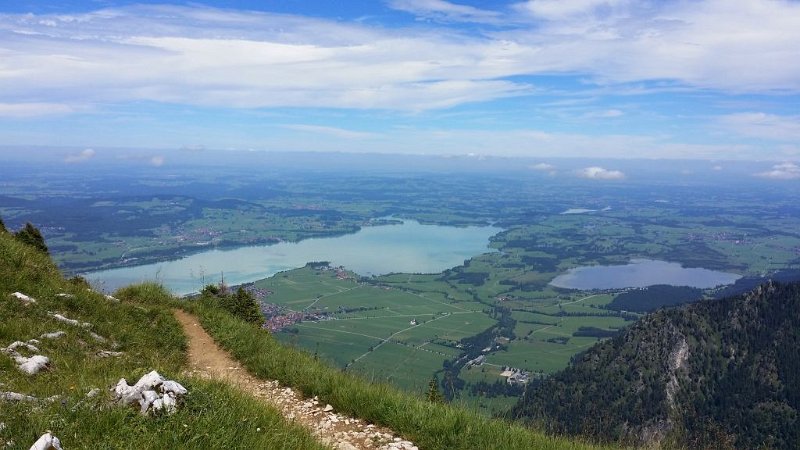 170729_Seen.jpg - 29.07.2017 - Säuling von Pflach - Forggensee und Bannwaldsee vom Sattel (Foto Anton)  Lea, Lennart, Anton, Helmuth                                                                                                                                               