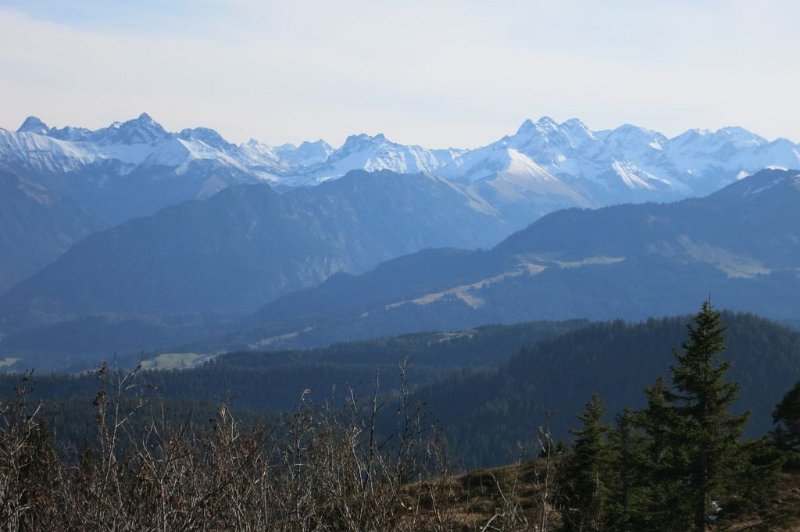 171104_Panorama2.jpg - 04.11.2017 - Rundwanderung Riedberger Horn - vom Teil 2 der Wanderung - Bergpanorama  Elisabeth, Helmuth