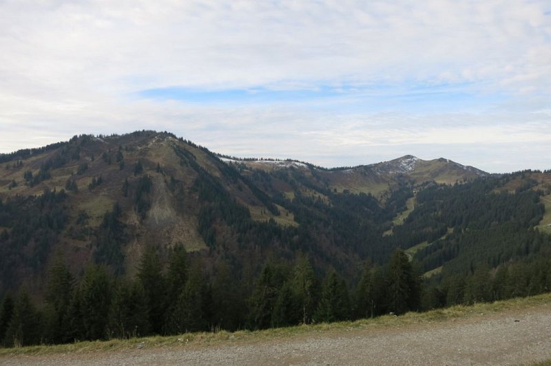 171104_Teil2.jpg - 04.11.2017 - Rundwanderung Riedberger Horn - beim Ausstieg Seilbahn - Teil 2 der Wanderung ab Riedberger Horn  Elisabeth, Helmuth