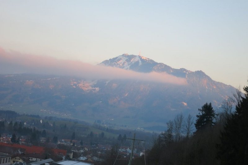 180113_Gruenten.jpg - 13.01.2018 - von Immenstadt zur Alpe Gund - beim Abstieg der Grünten über den Wolken  Elisabeth, Helmuth