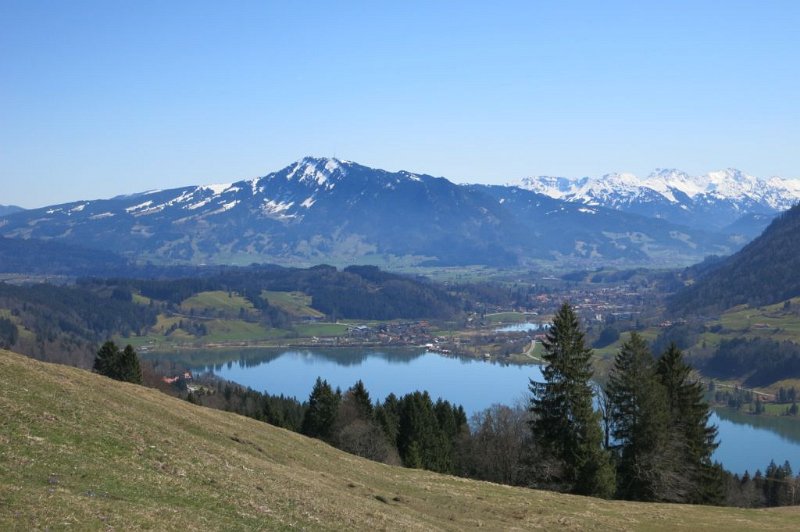 180407_Alpsee.jpg - 07.04.2018 - Salmaser und Thaler Höhen - vom Alpseeblick - Alpsee, Grünten, ...  Elisabeth, Helmuth