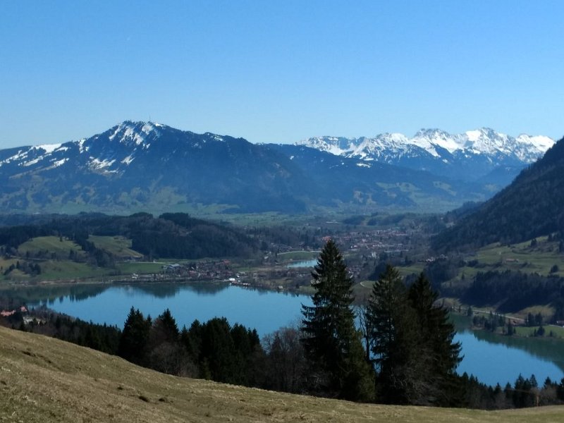 180407_Alpsee_E.jpg - 07.04.2018 - Salmaser und Thaler Höhen - vom Alpseeblick - Alpsee, Grünten, Sonnenköpfe, ... (Foto Elisabeth)  Elisabeth, Helmuth