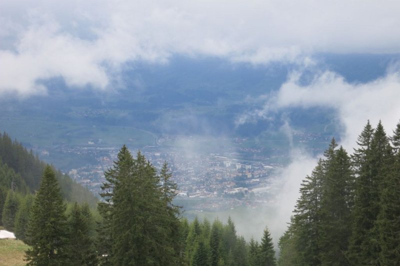 180501_Sonthofen.jpg - 01.05.2018 - Saison-Eröffnung Grünten - vom Grüntenhaus - zwischen Wolken Sonthofen  Elisabeth, Helmuth