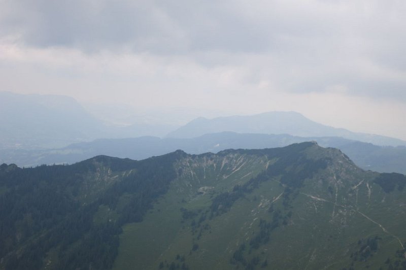 180708_Berge_vom_Bscheisser.jpg - 08.07.2018 - Ponten und Bscheisser - vom Bscheisser, Berge in der Ferne  Christine, Elisabeth, Helmuth