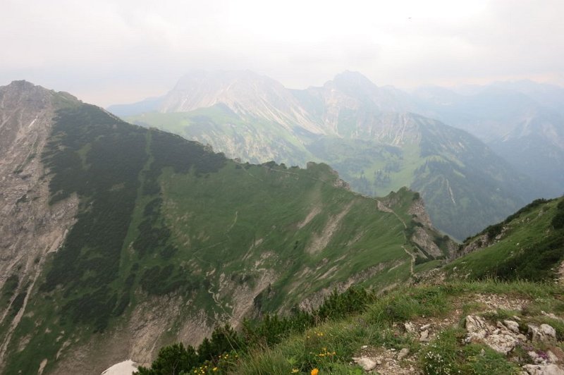 180708_Ponten_vom_Bscheisser.jpg - 08.07.2018 - Ponten und Bscheisser - vom Bscheisser, Ponten und Aufstieg zum Bscheisser  Christine, Elisabeth, Helmuth