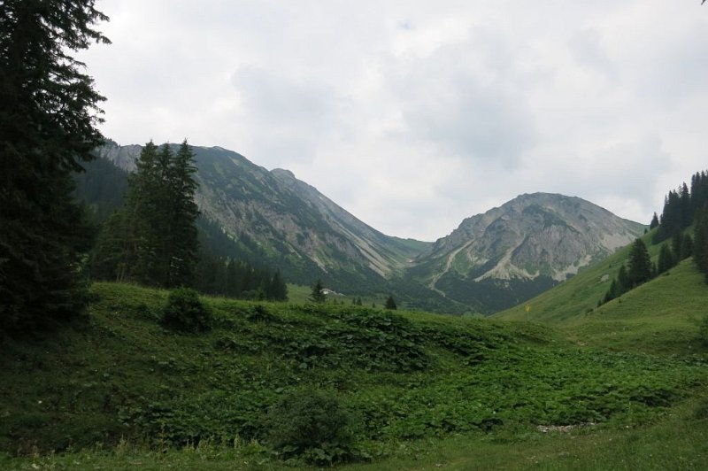 180708_Ponter-Bscheisser_von_Alp.jpg - 08.07.2018 - Ponten und Bscheisser - vom Aufstieg zur Stuibensennalpe, Ponten und Bscheisser  Christine, Elisabeth, Helmuth