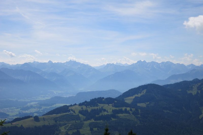180729_Berge_Sueden.jpg - 29.07.2018 - Steineberg, Stuiben - vom Gipfel Steineberg, Berge Richtung Süden  Helmuth
