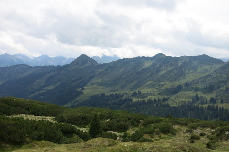 180811_visavis.jpg - 11.08.2018 - Hoher Ifen - vom Aufstieg, die Berge gegenüber (Fellhorn)  Elisabeth, Helmuth