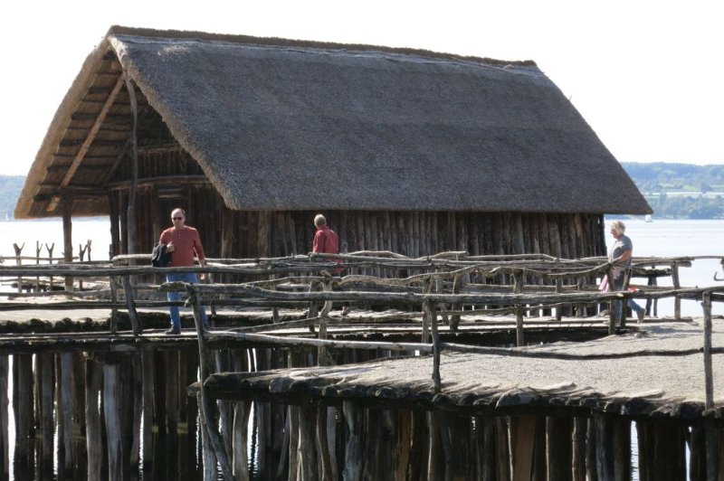 180922_Pfahl_2.jpg - 22.09.2018 - Bodensee - Pfahlbauten  Helmuth mit Bus