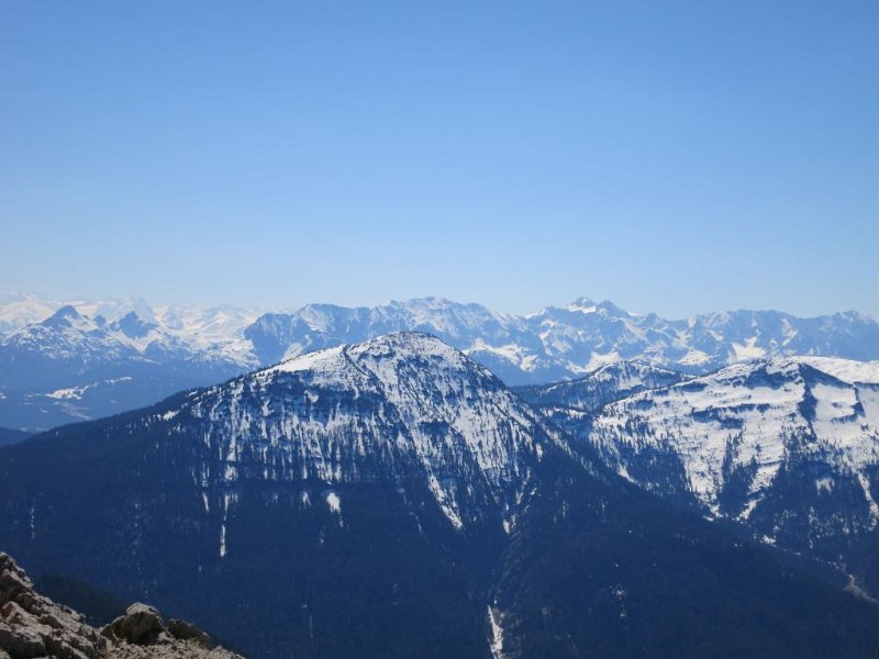 190420_Berge3.jpg - 20.04.2019 - Heimgarten von Ohlstadt - vom Gipfel - Berge Richtung Südwesten  Elisabeth, Helmuth