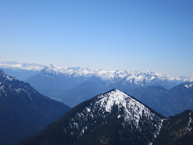 190420_Berge4.jpg - 20.04.2019 - Heimgarten von Ohlstadt - vom Gipfel - Berge Richtung Osten  Elisabeth, Helmuth