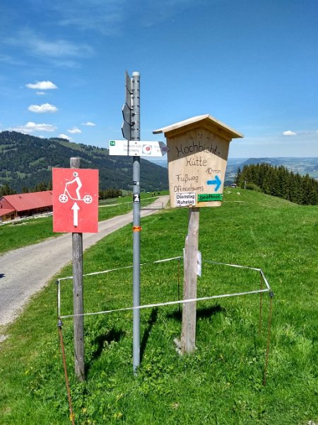 190602_Abstieg.jpg - 02.06.2019 - Bergmesse - Abstieg (Foto Gerhard)  Doris, Elisabeth, Gerhard, Helmuth