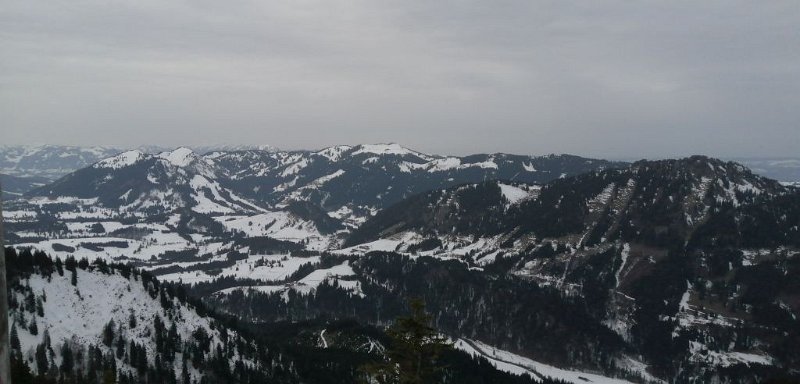 200125_Berge_1.jpg - 25.01.2020 - Schönkahler mit Schneeschuhen - am Gipfel - Berge Richtung Südosten  Elisabeth, Helmuth
