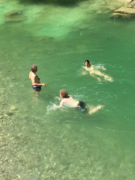 Doris_44.jpg - 29.06.2019 - Ammerschlucht von Rottenbuch - Ammer - Badende (Foto Doris) Doris, Elisa, Elisabeth, Lennart, Anton, Helmuth
