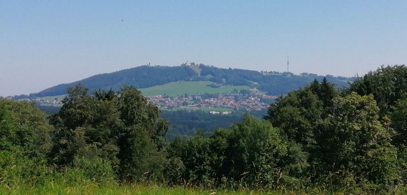 200801_Hohenpeissenberg.jpg - 01.08.2020 - von Peiting zum Schnalz -  vom Abstieg - der Hohenpeißenberg  Elisabeth, Doris, Helmuth