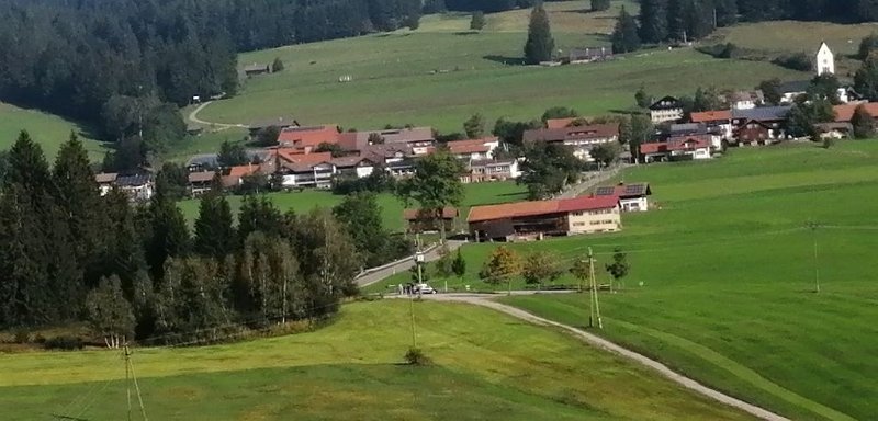 200912_Diepholz.jpg - 12.09.2020 - Diepholz, Knottenried, Missen, Alpkönigblick - Weg nach Knottenried - Rückblick nach Diepholz  Doris, Gerhard, Helmuth