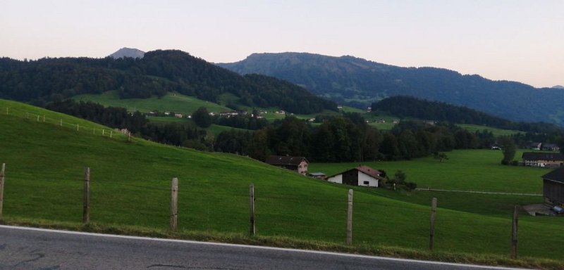 200915_Lingenau_2.jpg - 15.09.2020 - Lingenau -  vom Dorfende - Berge im Osten  Helmuth