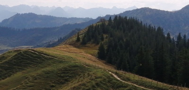 200916_Hoellritzereck.jpg - 16.09.2020 - Bleicherkopf, Höllritzereck -  vom Gipfel Bleicherkopf - Höllritzereck  Helmuth