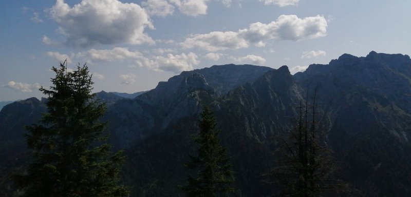 200919_Hochplatte.jpg - 19.09.2020 - Schönleitenschrofen -  vom Gipfel - Hochplatte, davor Geiselstein  Ralf, Helmuth