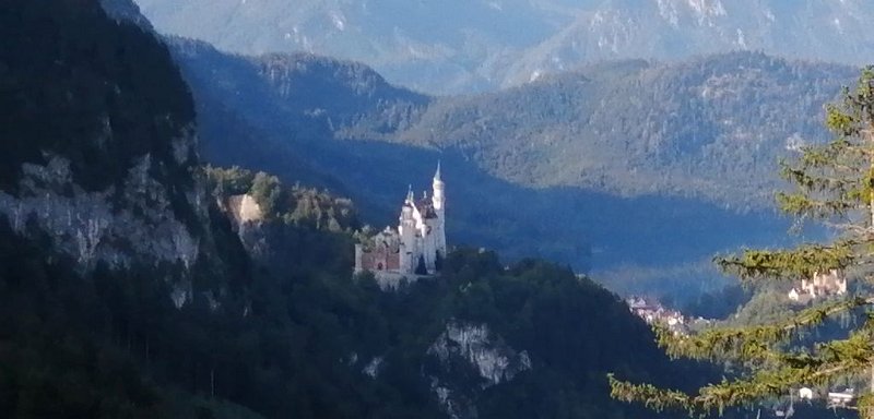 200919_Neuschwanstein.jpg - 19.09.2020 - Schönleitenschrofen -  vom Aufstieg -  Neuschwanstein  Ralf, Helmuth