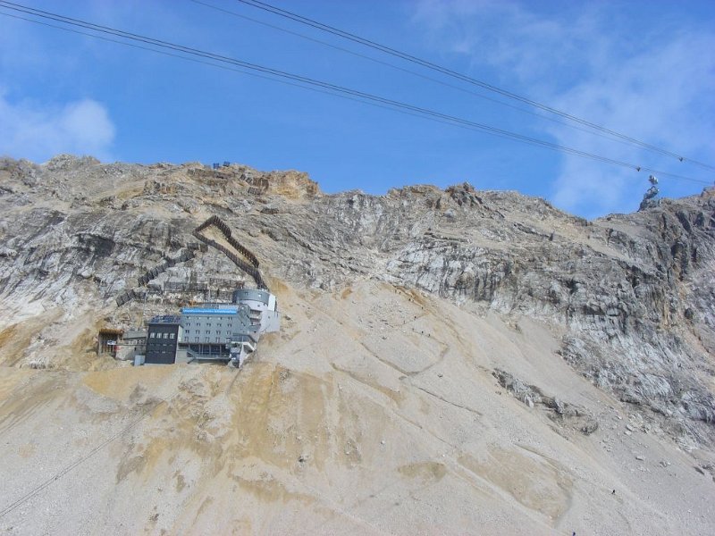 090822_hier_gehts_rauf.jpg - Zugspitz-Besteigung 2009 - 22.08.2009 - Aufstieg am Schneefernerhaus vorbei (Foto Anton)  Anton, Helmuth