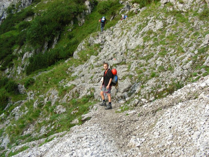 100821_volleAusrüstung.jpg - Zugspitz-Besteigung 2010 - 21.08.2010 -  erste Steigungen (Foto Anton)   Dieter, Anton, Markus, Helmuth