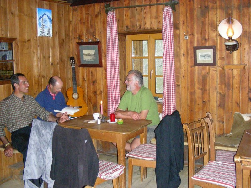 110806_WienerNeustädterHütte_innen.jpg - Zugspitz-Besteigung 2011 - 06.08.2011 -    Dieter, Anton, Markus, Helmuth