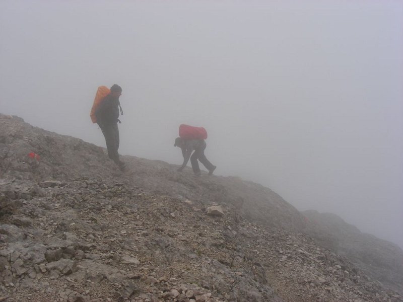 110807_imNebel.jpg - Zugspitz-Besteigung 2011 - 06.08.2011 -    Dieter, Anton, Markus, Helmuth