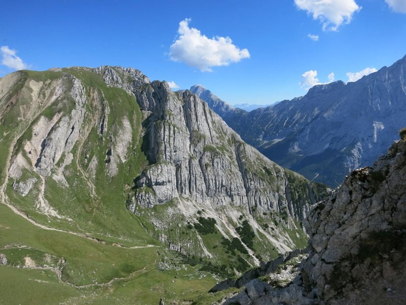 160826_Berge_Westen.jpg - Zugspitz-Besteigung 2016 - 26.08.2016 - Berge Richtung Westen vom Feldernjöchl   Elisabeth, Dieter, Anton, Helmuth