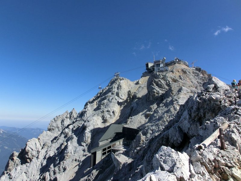 160827_Bergstation_Ehrwaldbahn_D.jpg - Zugspitz-Besteigung 2016 - 27.08.2016 - Bergstation der Ehrwaldbahn (Foto Dieter)   Elisabeth, Dieter, Anton, Helmuth
