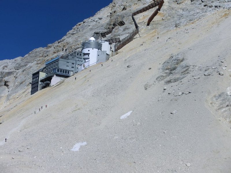 160827_Schneefernerhaus_D.jpg - Zugspitz-Besteigung 2016 - 27.08.2016 - Schneefernerhaus (Foto Dieter)   Elisabeth, Dieter, Anton, Helmuth