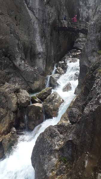170908_Hoellentalklamm_M.jpg - Zugspitz-Besteigung 2017 - 08.09.2017 - Höllentalklamm (Foto Michael)   Dieter, Michael, Anton, Helmuth