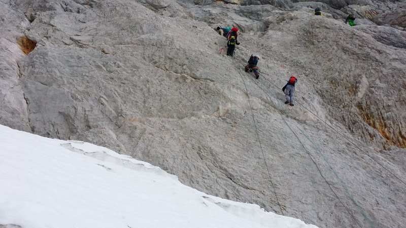 170909_Einstieg_Seil_A.jpg - Zugspitz-Besteigung 2017 - 09.09.2017 - Seil am Einstieg (Foto Anton)   Dieter, Michael, Anton, Helmuth