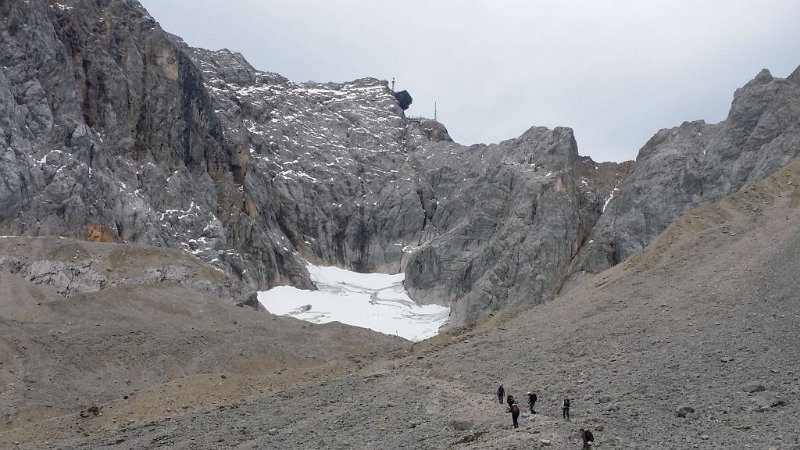 170909_Gletscher_Zoom_A.jpg - Zugspitz-Besteigung 2017 - 09.09.2017 - Gletscher- Zoom (Foto Anton)   Dieter, Michael, Anton, Helmuth
